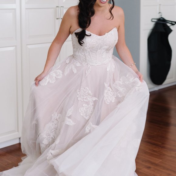 Designer Wedding Dress, Willowby by Watters Harmony (Sunset), Size 8 - Picture 2 of 13